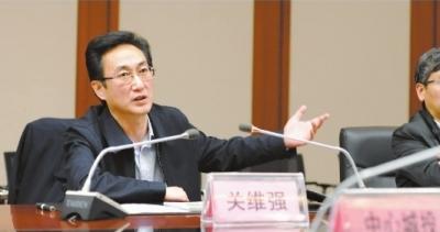 紧盯“世界光谷”高标准规划，推动光谷蝶变科技新城